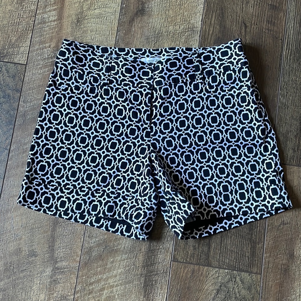 🛍️3/$20❗️White House Black Market women’s size 0 black and white shorts #15